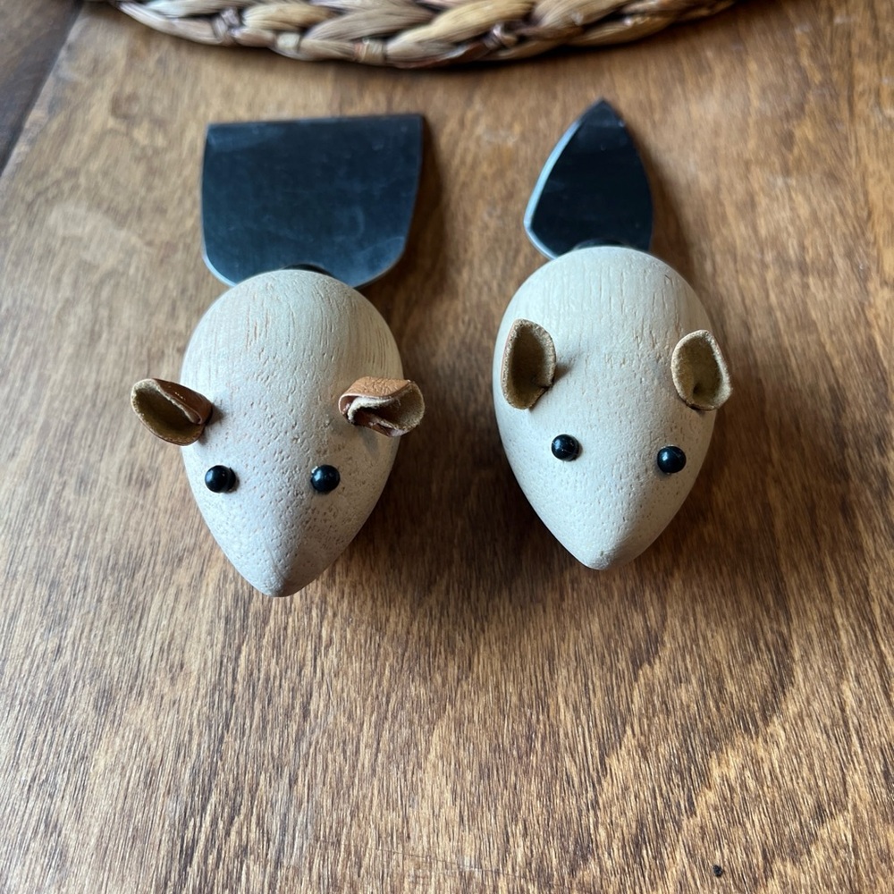 (Kikkerland) Wood Cheese Knives 2 Mice Spreaders Stainless Steel Charcuterie